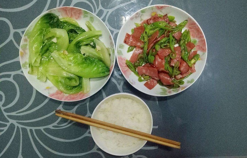 晚飯后養(yǎng)生小知識(shí)，晚飯時(shí)按序做5件事，舒暢安康還養(yǎng)身！